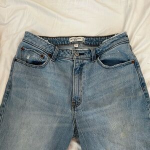 Abdrcrombie & Fitch The Mom High Rise Jeans - Curve Love fit
